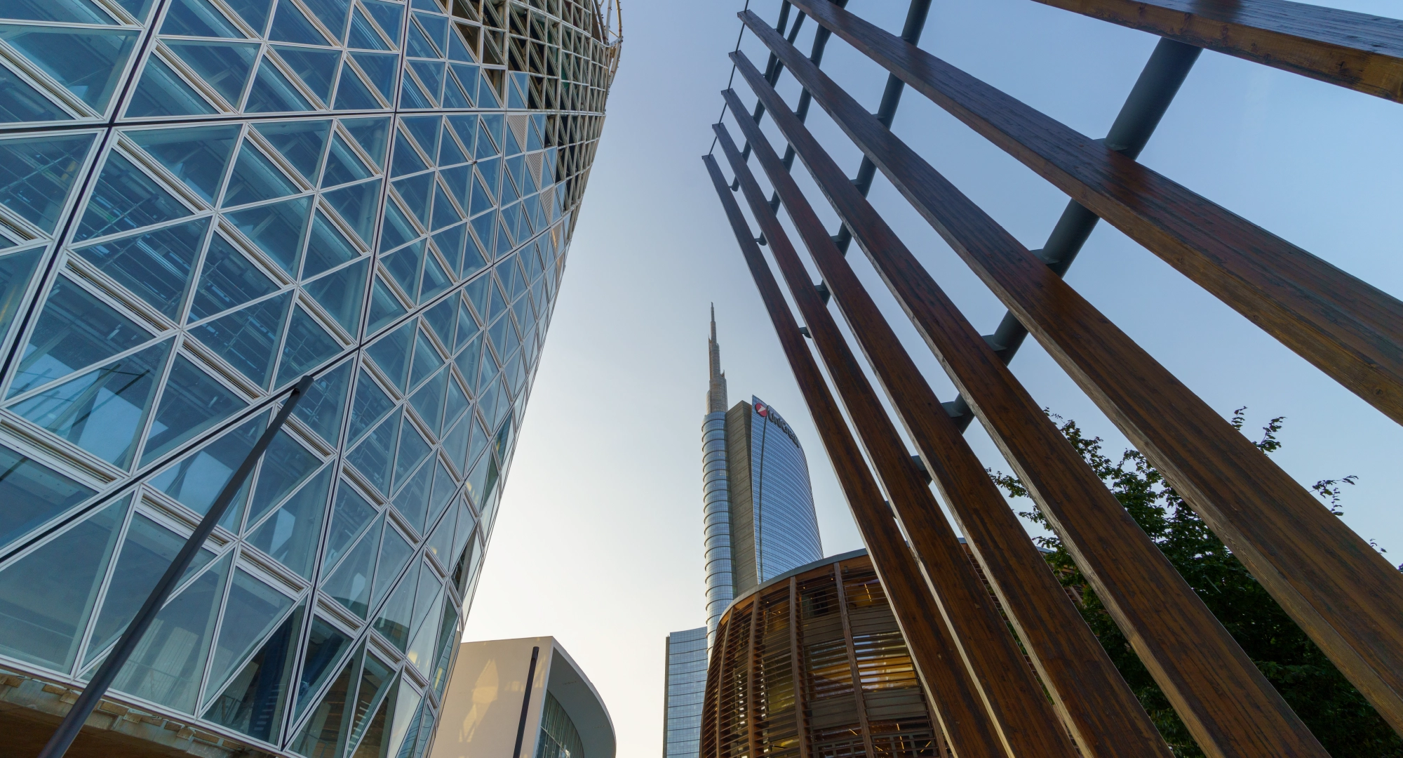 Why Digital Marketing Is Non-Negotiable for UAE Perfume Brands?